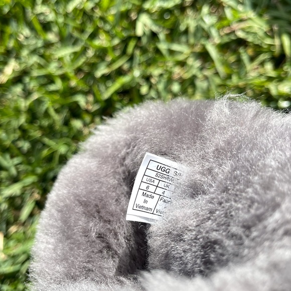 UGG🍂🍁Bailey Button II Stormy gray winter boot 6 - Picture 8 of 10